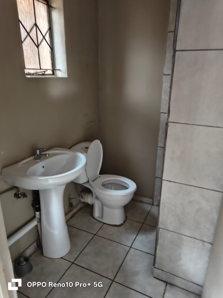 To Let 1 Bedroom Property for Rent in Promosa North West